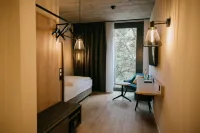 Loom Hotel & Skybar Hotel dekat Haldenberg Stadion