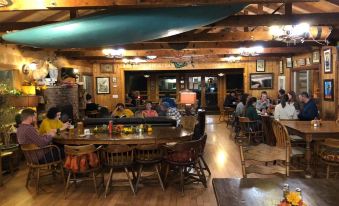 Yosemite Bug Rustic Mountain Resort