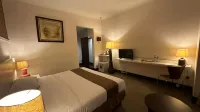 Bali World Hotel Hotels near Konstruksi Proyek Summarecon Mall Bandung