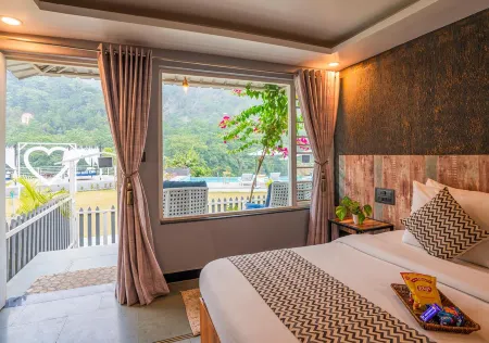 Moustache Rishikesh Riverside Resort Отели рядом с достопримечательностью «Star Trekk Adventure Beach Camp Side»