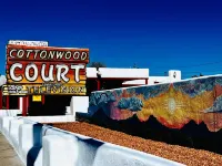 Cottonwood Court Motel - 2-Star