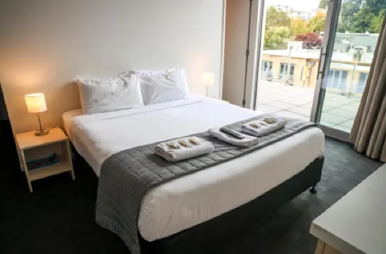 Nomads Queenstown Hostel