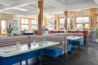 Skyview Los Alamos - 21 & over Pool Hotel a Los Alamos