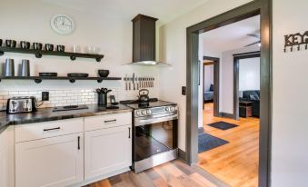Mullens Home - Close to Hatfield-McCoy Trailhead!