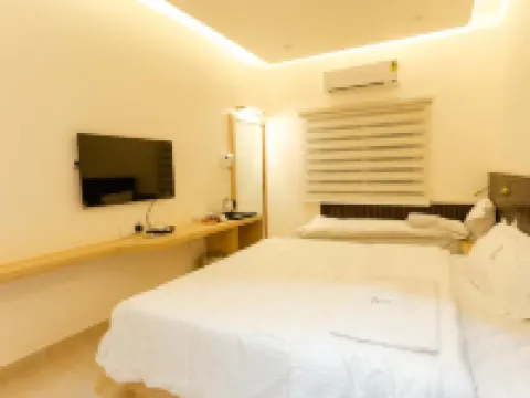 Sri Senthoor Velavan Palace SSV Palace Hotels in Tiruchendur