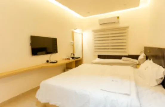 Sri Senthoor Velavan Palace SSV Palace Hotels near Thiruchendur Murugan Temple