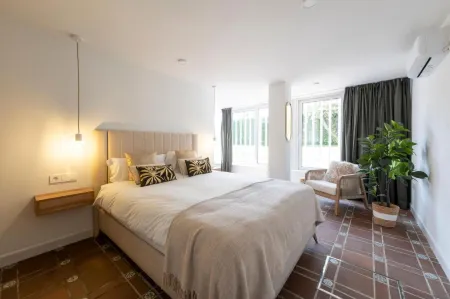 Hotel B&B Casa Arena Sevilla Отели рядом с достопримечательностью «SALA FANTASIA»