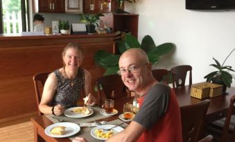 Tra Que Riverside Homestay