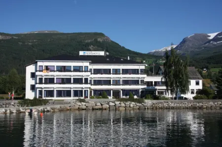 Innvik Fjordhotell Отели в г. Olden
