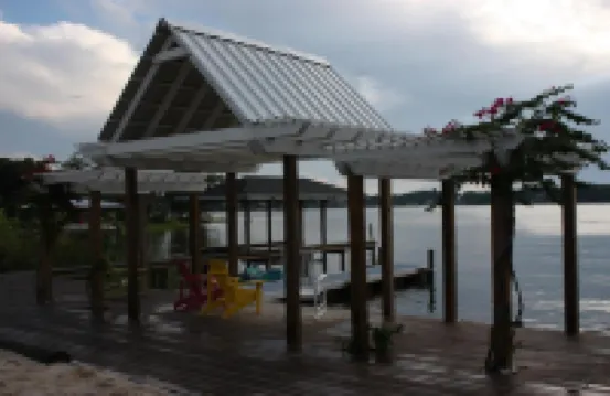 温特黑文羅伊湖海灘酒店