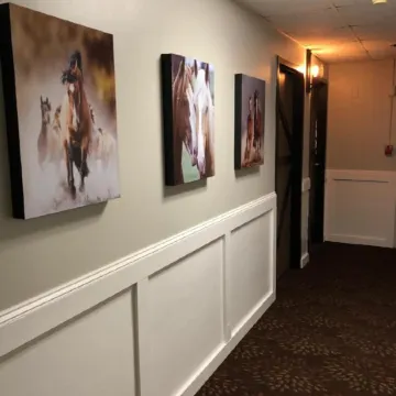 Cedar Stables Inn & Suites