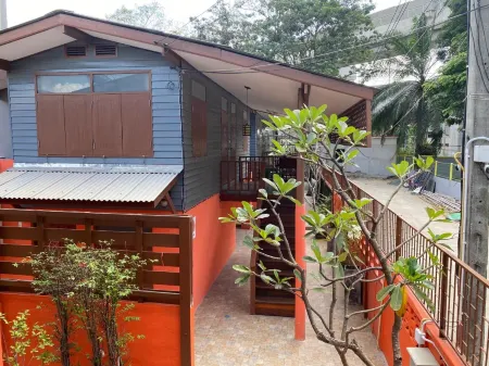 Bed in Beyt Boutique Hotel Отели рядом с достопримечательностью «Bang Kwang Central Prison»