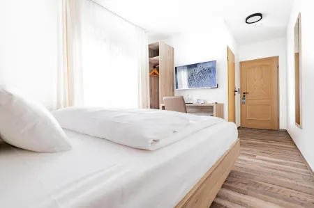 Landhotel Kirchberg Отели в г. Крайльсхайм