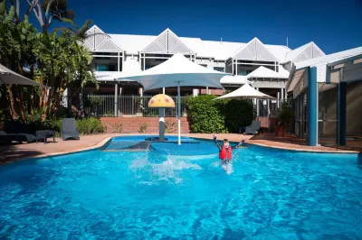 Broadwater Resort Como Hotels near Perth Zoo