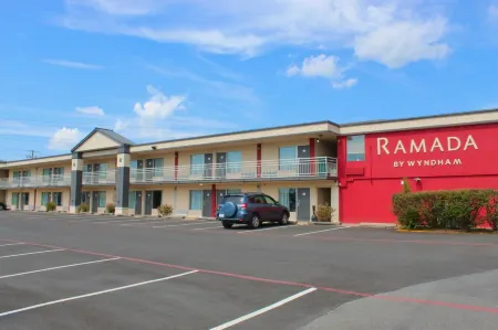 Ramada by Wyndham Harrisonburg Отели в г. Маунт Крофорд