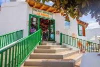 Apartamentos la Peñita Hotels near Playa Matagorda