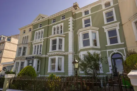 The Central Hotel Отели в г. Лландудно