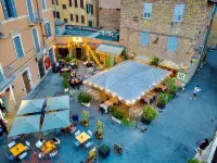 Mom Apartment Rooms&Suites Hotels in Tivoli