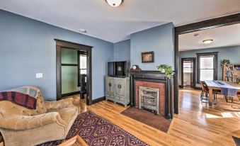Newly Renovated Home Close to Dtwn Lawrence!
