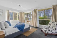Waterfront Paradise Lodge Brightwaters Hotels in Lake Munmorah