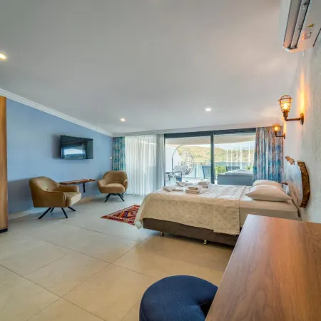 Nakas Suites