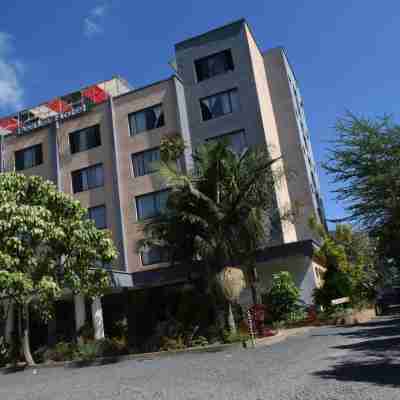 Peaks Hotel Nanyuki Hotel Exterior