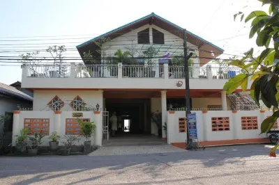 Ban Sulada Guest House Hotels near Ao Thammachart pier