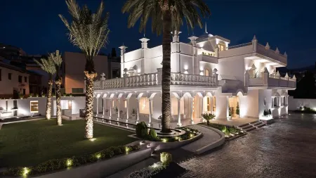 Quinta Real Granada Отели рядом с достопримечательностью «Camping Reina Isabel»