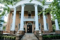 Heritage House Bed & Breakfast - Boutique Adults-Only Inn Hotels near One Eighty Wellness Spa