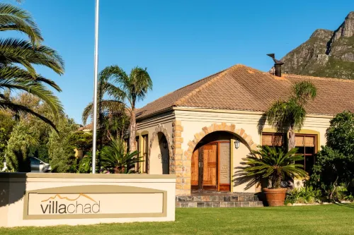 Villa Chad Luxury Guesthouse Hotels in Kleinmond