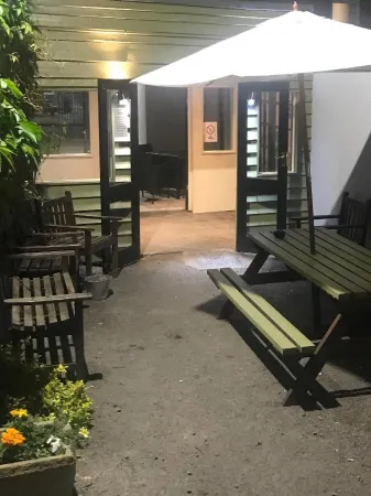 Crown Inn Отели в г. Абби Кумайр