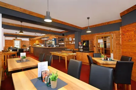 Hotel Hradec Отели рядом с достопримечательностью «Čihadlo»