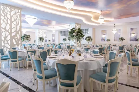 Hotel Leul de Aur Отели рядом с достопримечательностью «D M»