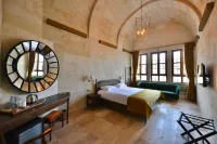 Evanthia Cave Suites فنادق في Sivritas Mahallesi