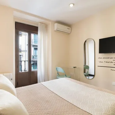 Hostal Art Madrid โรงแรมใกล้ตลาดซานมิเกล