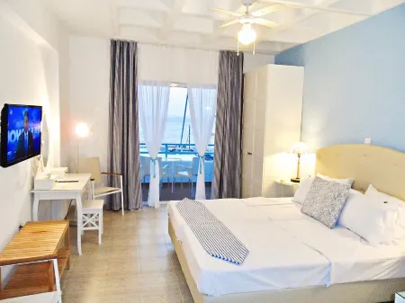 Seafront Studios and Apartments