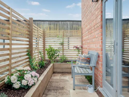 2-Bed Cottage Sleeps 4 with Hot Tub