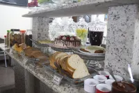 Oasis Chartouni Hotel - فطور