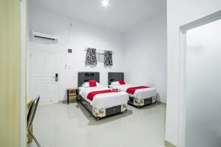 RedDoorz Plus Near Thamrin Plaza Medan Отели в г. Bantan Timur