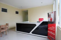 RedDoorz @ Jalan Bali Cilacap Hotels in Central Cilacap