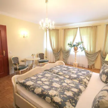Hotel-Appartement-Villa Ulenburg Hoteles cerca de Castillo de Schönfeld