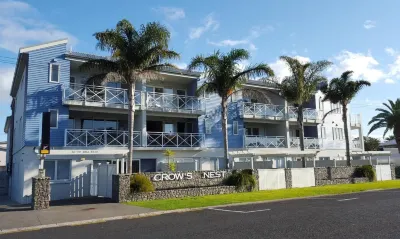 Crow's Nest Apartments Hotels near Hot Waves Café . Day Bar . Gallery