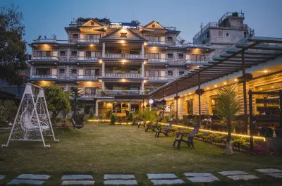 Hotel Crown Himalayas Отели в г. 