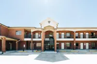 Winchester Inn and Suites Humble/IAH/North Houston Hotels near ShowBiz Cinemas - Fall Creek