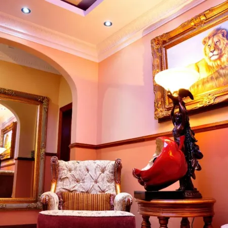 Red Apple Guest House Отели рядом с достопримечательностью «Дом Мелроуз»