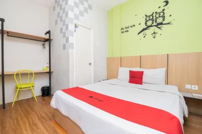 RedDoorz @ Darmo Surabaya Hotels in Tegalsari