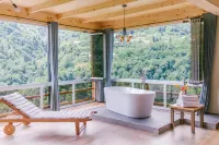 Hotel Chateau Iveri فنادق في Chalati