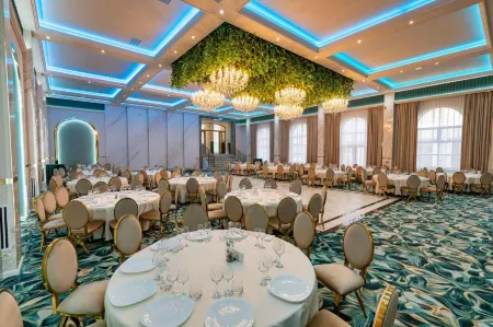 Prestige Plaza Отели рядом с достопримечательностью «Biserica Sfantul Ioan Botezatorul»