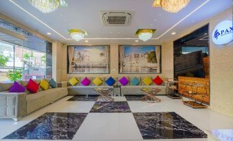 Pax Hotel Grand Blue 3 min walk from Udaipur city Railway Station