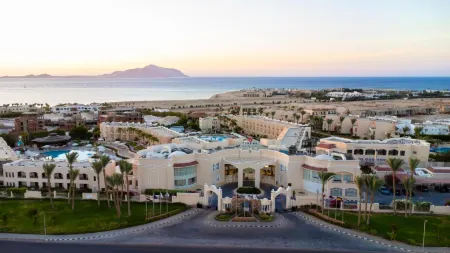 Ivy Cyrene Sharm Resort Adults Friendly Plus 13 Отели рядом с достопримечательностью «Бей- Набк»